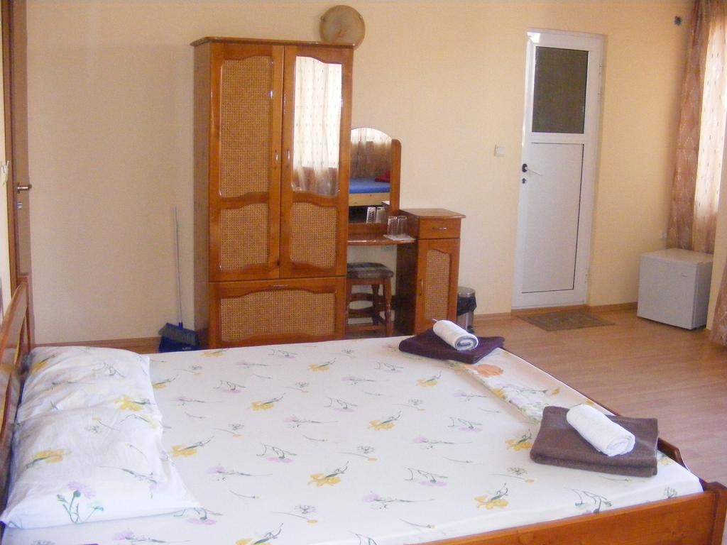 Guest House "Zora - Sarafovo" Burgas Exterior photo