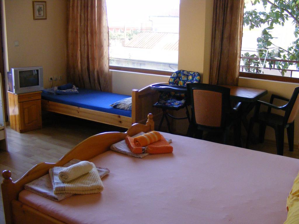 Guest House "Zora - Sarafovo" Burgas Exterior photo